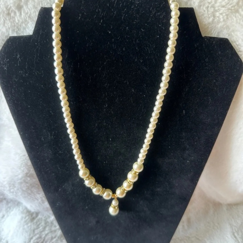 Classic Pearl Necklace with Gold Accents - Ivory